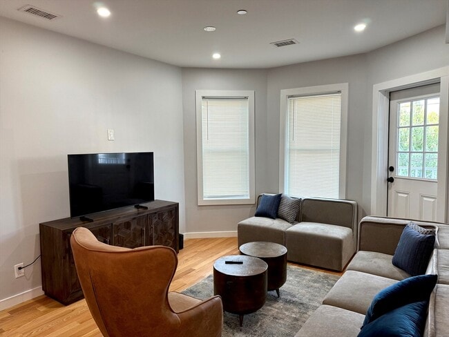 Photo - 27 Linden St Unit 2