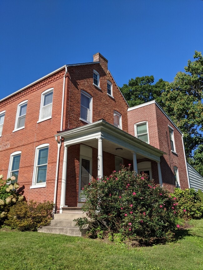 1/2 House for Rent - 134 N George St Unit 134 North George