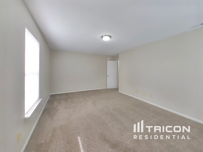 Photo - 824 Streamside Dr