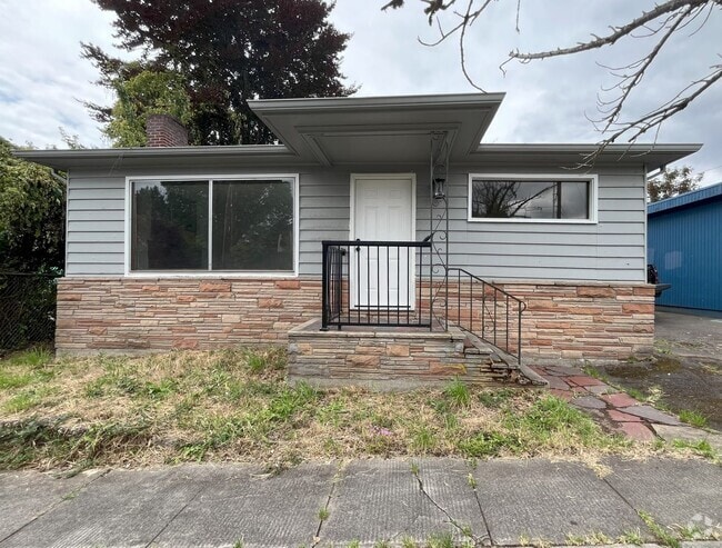 Building Photo - Renovated 3-Bedroom Home with Modern Kitch...