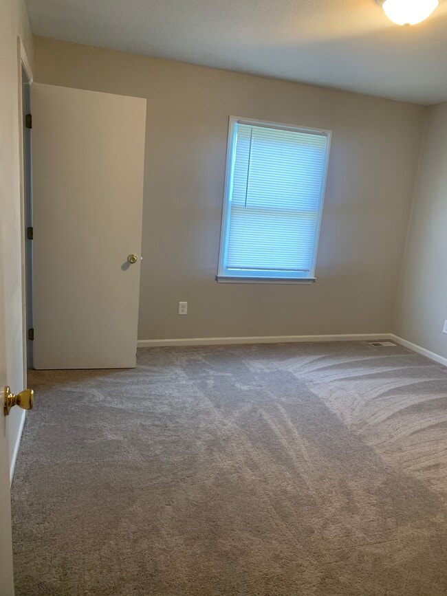 Hickory East 2 Bedroom - Apartments on 20th