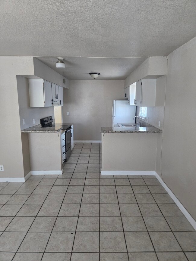 Building Photo - 33 Gold Bar Ct Unit D