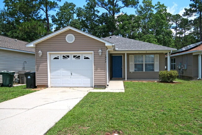 Building Photo - 3BR/2BA Southwest Pensacola Home with 1-Car Garage, Garden Tub Primary Suite & Convenient Access ...