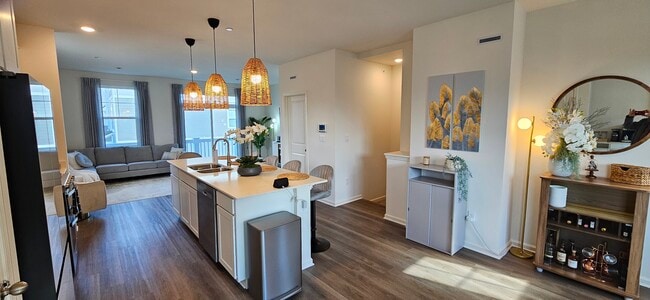 Photo - 2227 Glacier St