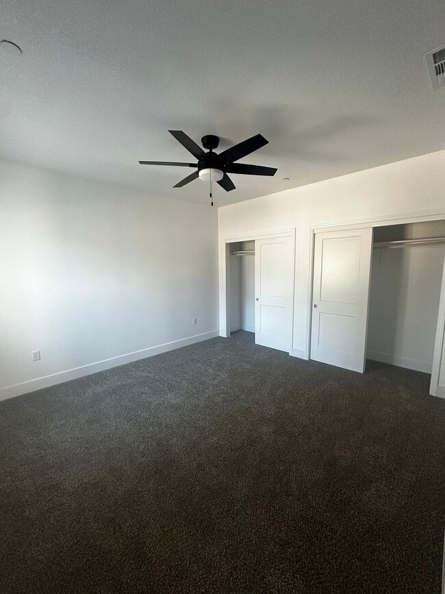 2 Bedroom with Dual Closets - 725 Linden
