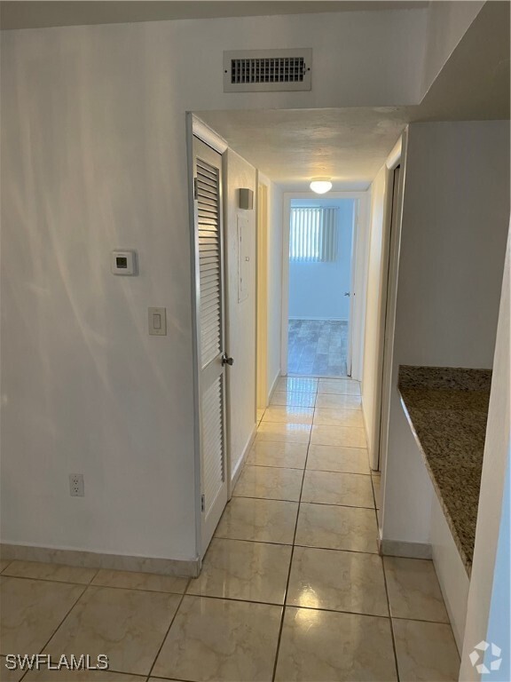 Building Photo - 4906 Victoria Dr Unit 313 Rental