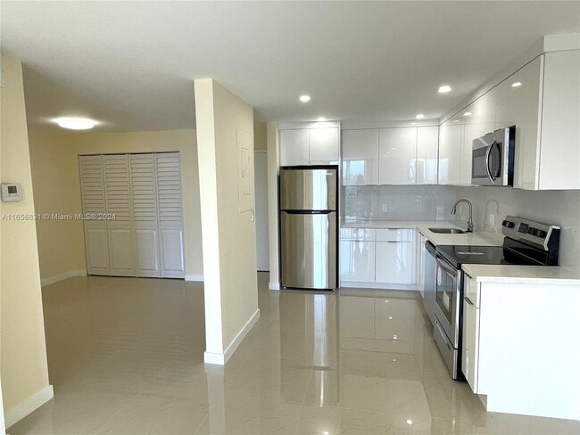 Photo - 16950 W Dixie Hwy Unit B620