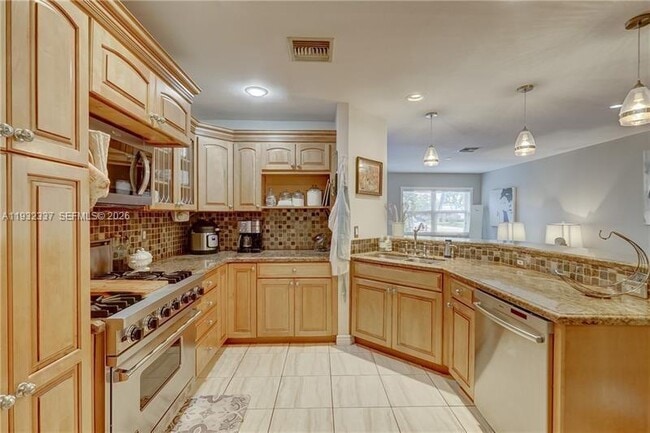 Photo - 801 NE 17th St