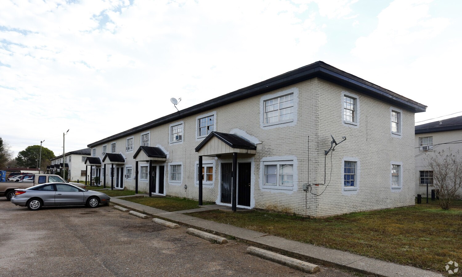 Photo - Azalea Court Apartments