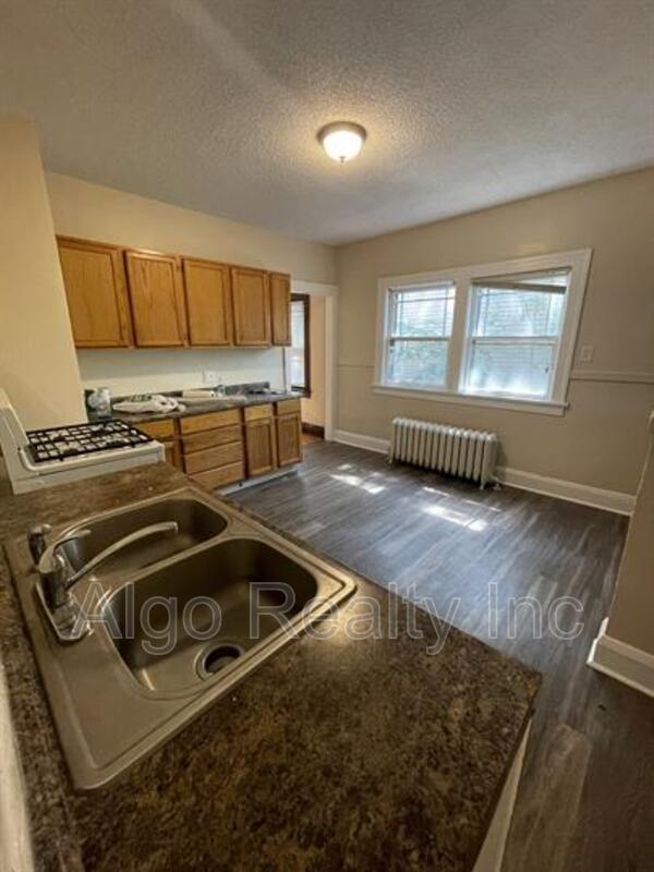 Photo - 1415 N Logan Ave