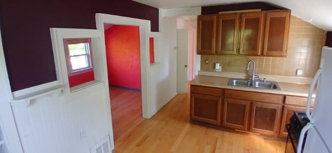 Photo - 720 Columbus Rd Unidad Upstairs