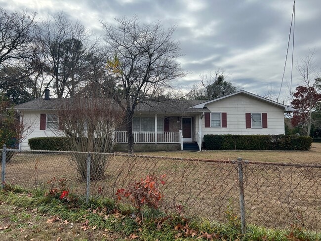 Building Photo - 1602 Camelot Dr