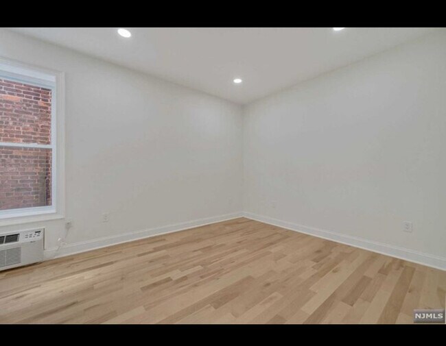 Photo - 25 Russell Ave Unidad Apt 3