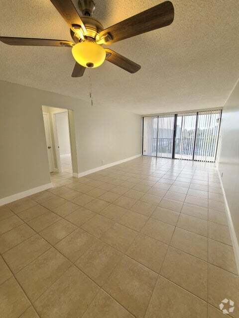 Building Photo - 4 Royal Palm Way Unit 6050 Rental