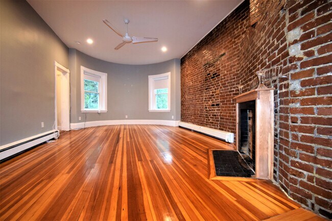 Photo - 1736 Beacon St Unit 3