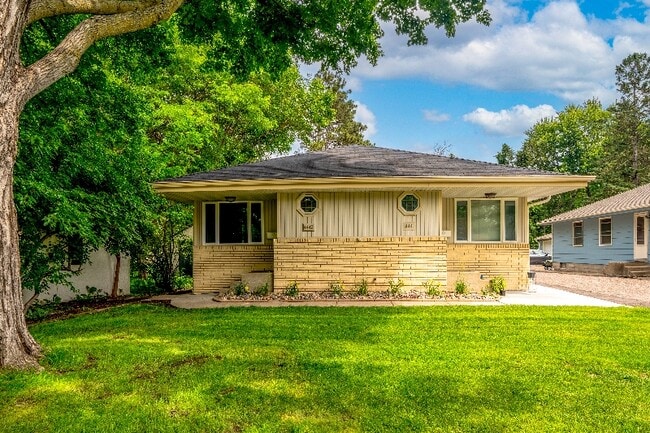 Building Photo - 4440 Vera Cruz Ave N