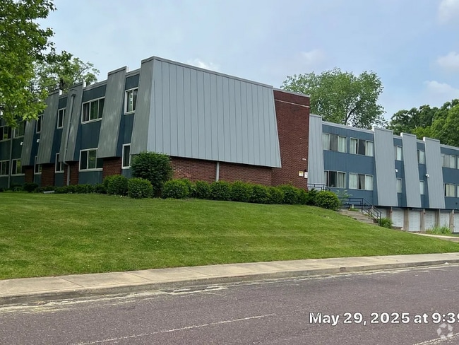 Building Photo - 1226 E Maywood Ave Rental