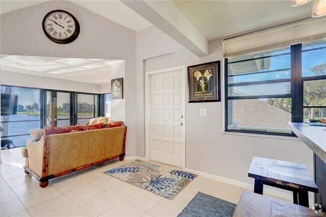 Building Photo - 310 Golfview Cir Unit 310 Rental