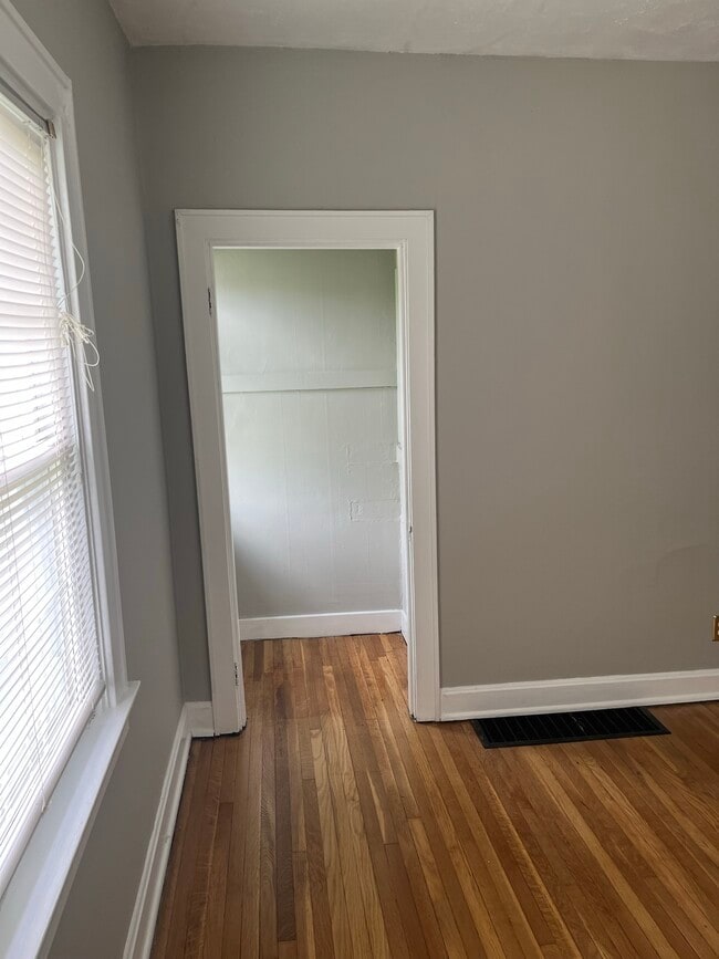 Closet 1 - 2615 Sheridan Dr Unit 3