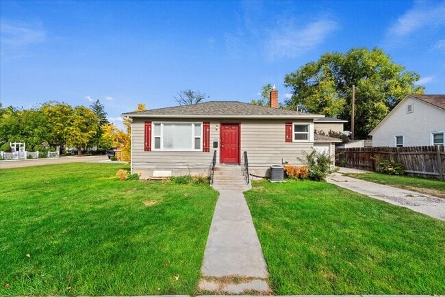 Building Photo - 1104 E Dewey Ave