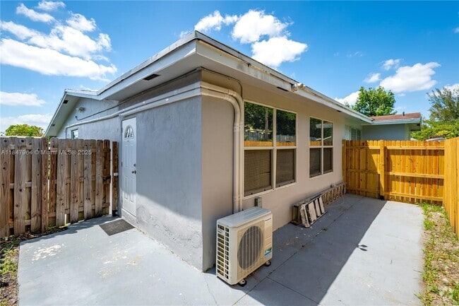 Building Photo - 2620 NW 83rd Ave Rental