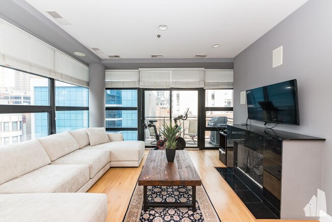 Building Photo - 2 bedroom in Chicago IL 60654 Unit 501 Rental