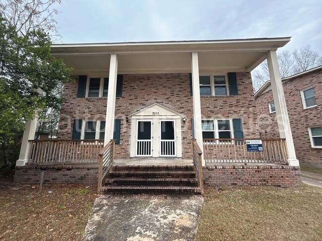 Building Photo - 7032 Fairmont Rd Unit B