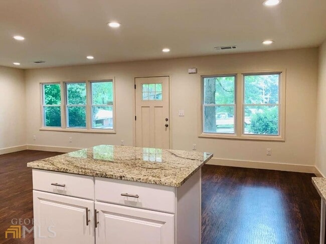Photo - 364 Brooks Ave SW