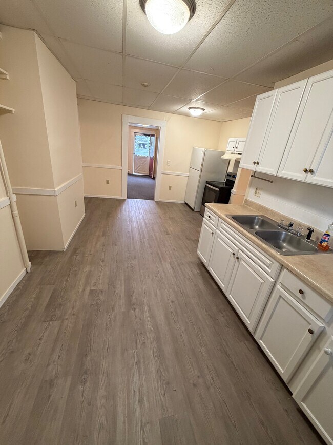 Building Photo - 11 Gilbride Ter Unit 11 Gilbride Terrace