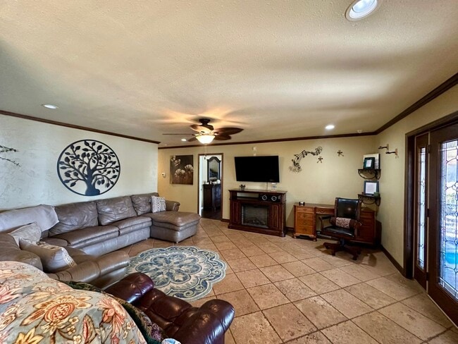 Photo - Stunning, fully furnished 3-bedroom, 2-bath lakefront home on Lake Palestine!