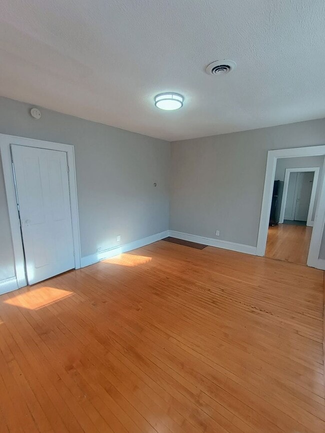 Photo - 1650-52 N. Arlington Unidad B