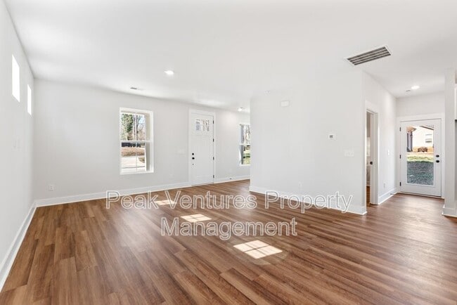Photo - 104 Norbert Ln