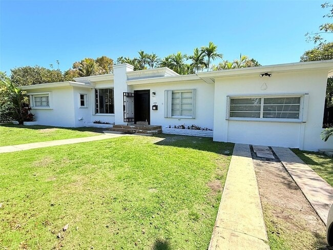 Building Photo - 2300 SW 24th St