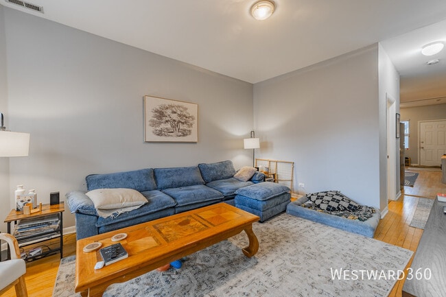 Building Photo - 3242 N Hoyne-1 Unit 1