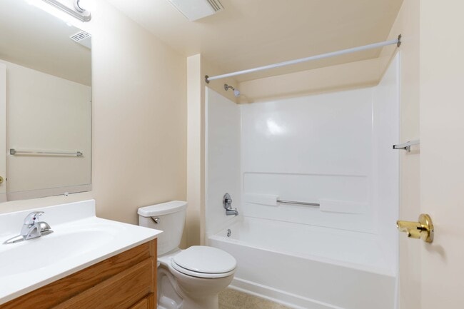 Courthouse Crossings - Bathroom - Courthouse Crossings Apartments
