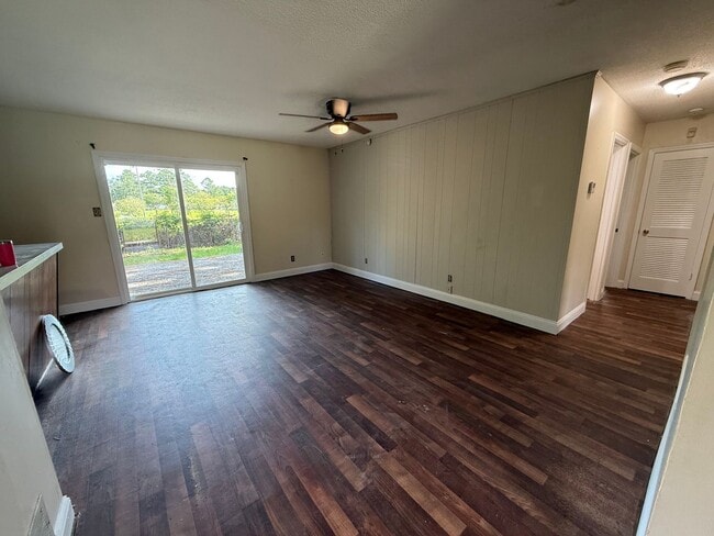 1420 Claremont Cir