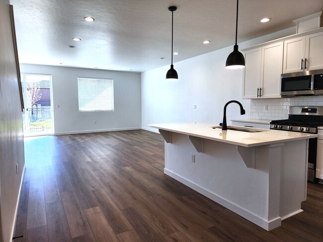 Photo - 362 N Lagrasse Ln