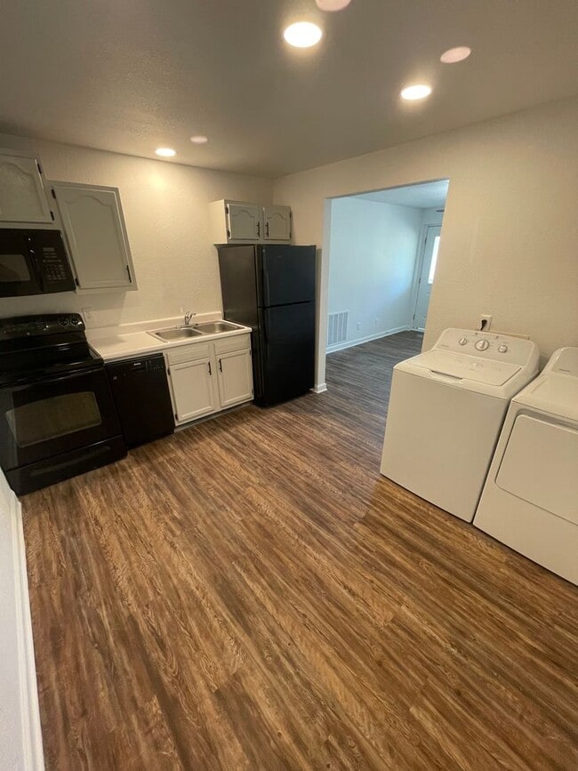 Photo - Townhomes & Flats at MSU