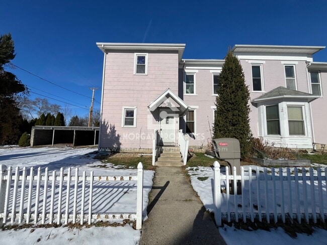 Building Photo - 110 W 13th St Unit .5