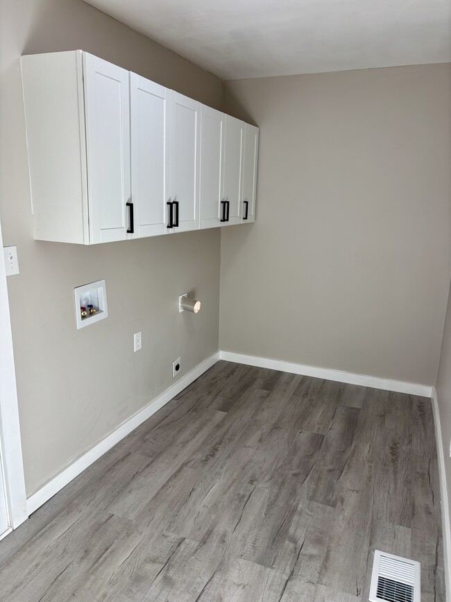 Photo - 1136 Chadford Rd