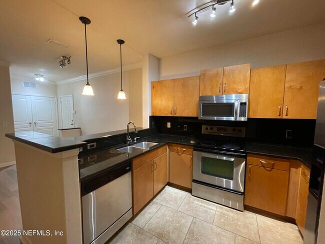 Building Photo - 8290 Gate Pkwy W Unit 1009 Rental