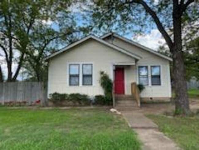 FOR LEASE!! Great location! - FOR LEASE!! Great location!