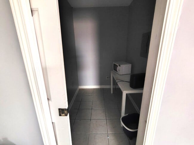 Photo - 5771 Rayben Cir