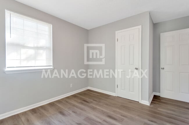 Photo - 1417 W 23rd St