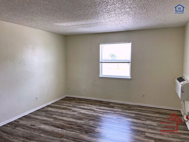 Photo - 2111 NW Lindy Ave