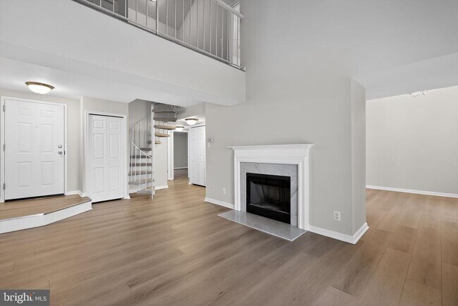 Building Photo - 7 Pickering Ct Unit 7-201