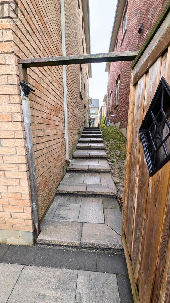 Photo - 3 Plantain Ln