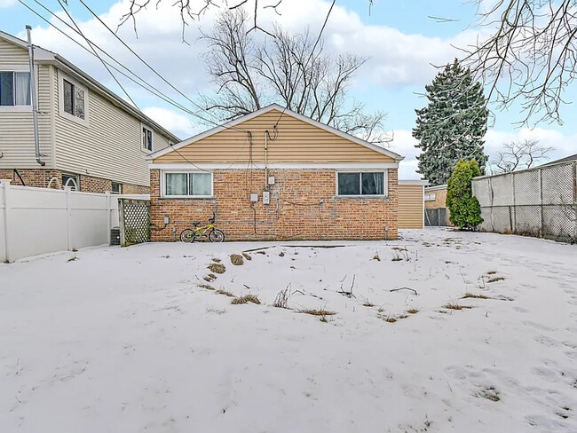 Photo - 46567 W 83rd St