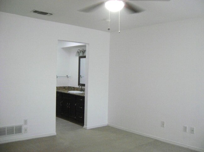 Photo - 1714 Redbud Ln