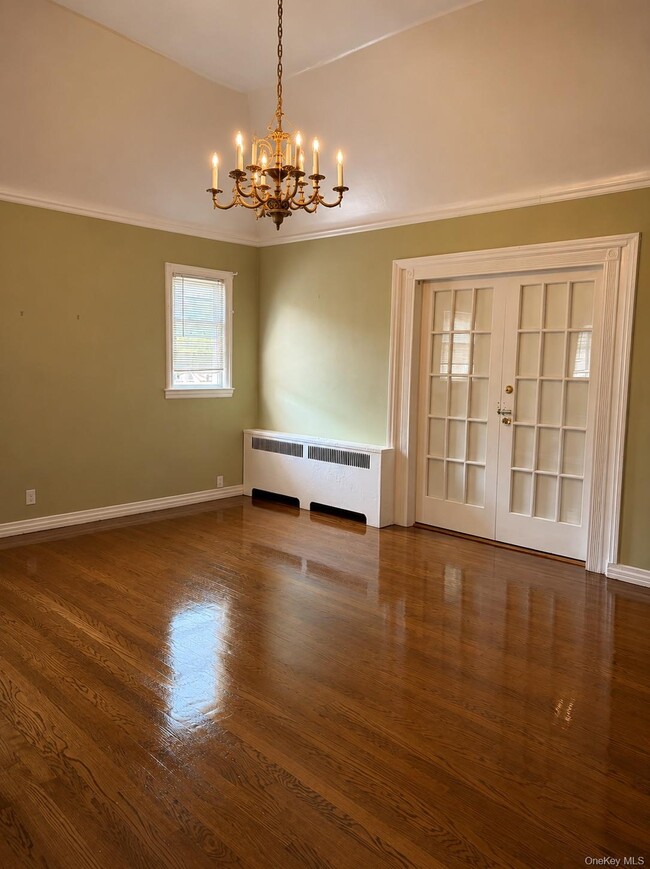 Photo - 135-11 122nd Pl